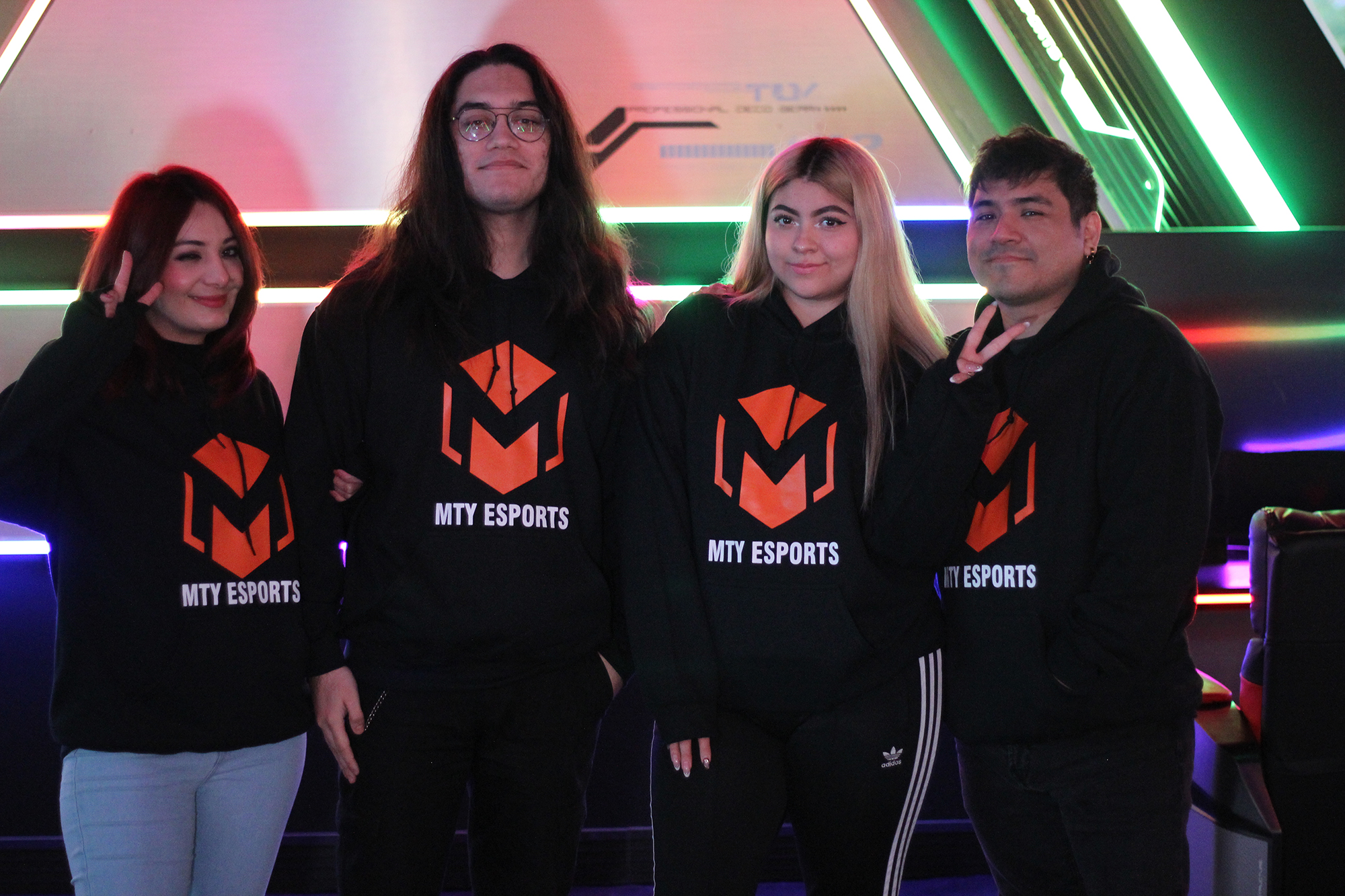 Hoodie – Logo - Image 5